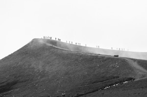 Silhouettes sur un des cratères 